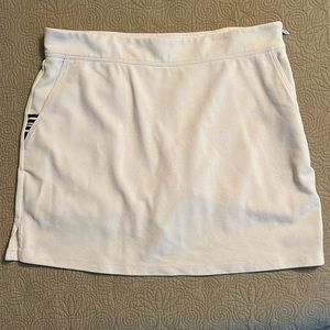 Vineyard Vines white performance skort size medium
